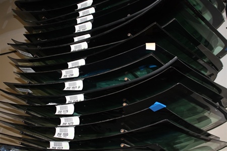 What Are the Advantages of Using OEM Auto Glass?